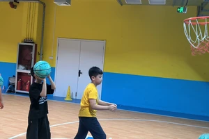 小孩篮球训练教学基础